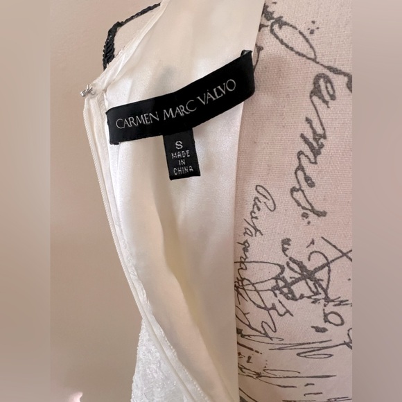 Carmen Marc Valvo White Lace Sheath Dress with white embellishment - Size S - Picture 10 of 10